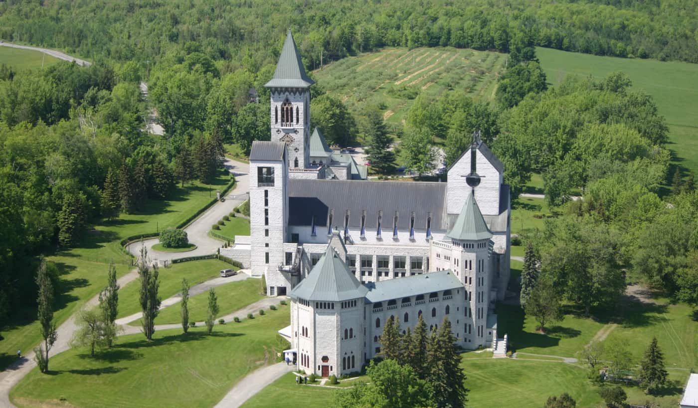 Photo aérienne de l'Abbaye de Saint-Benoît-du-Lac