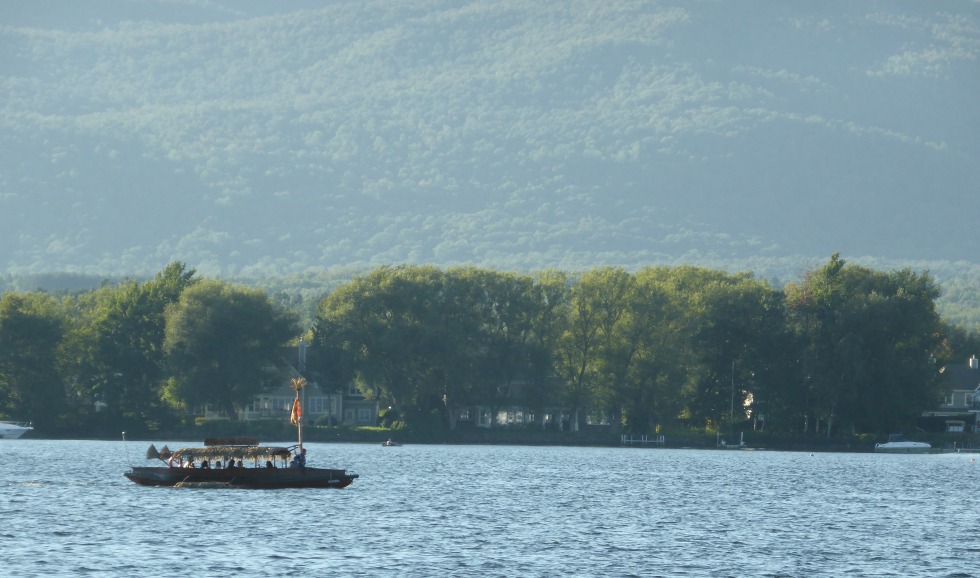 Croisière en pirogue d'Alternative Plein Air à Magog.