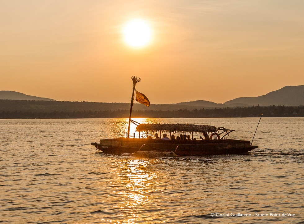 Croisière en pirogue d'Alternative Plein Air à Magog.