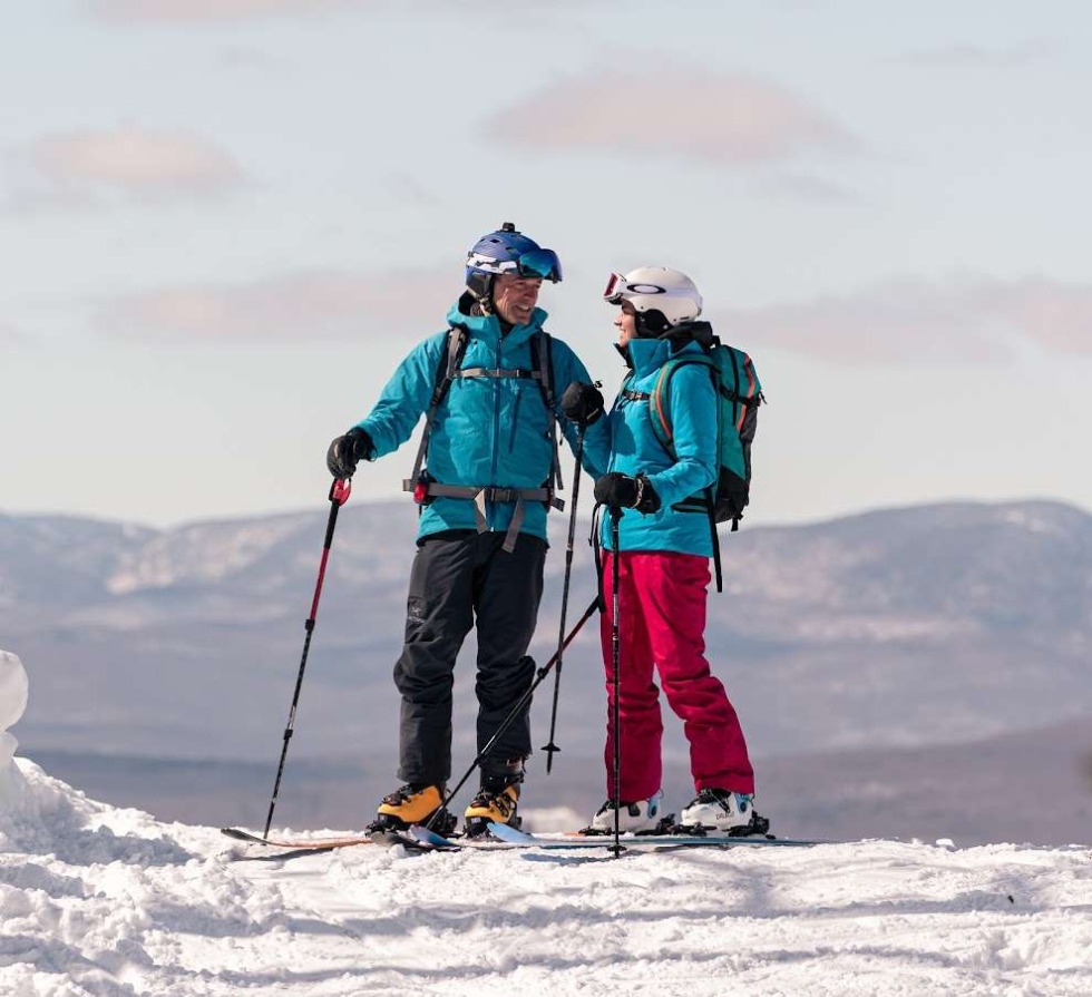 Couple faisant du ski à Owl's Head