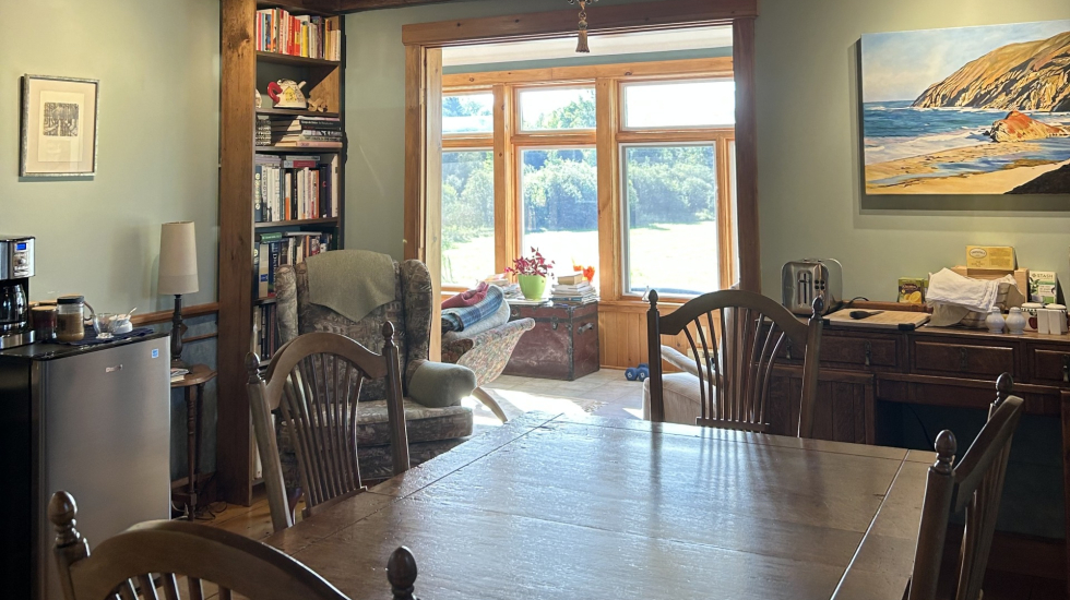 Salle à manger du gîte L'Échappée Belle - Chez Robert à Austin.