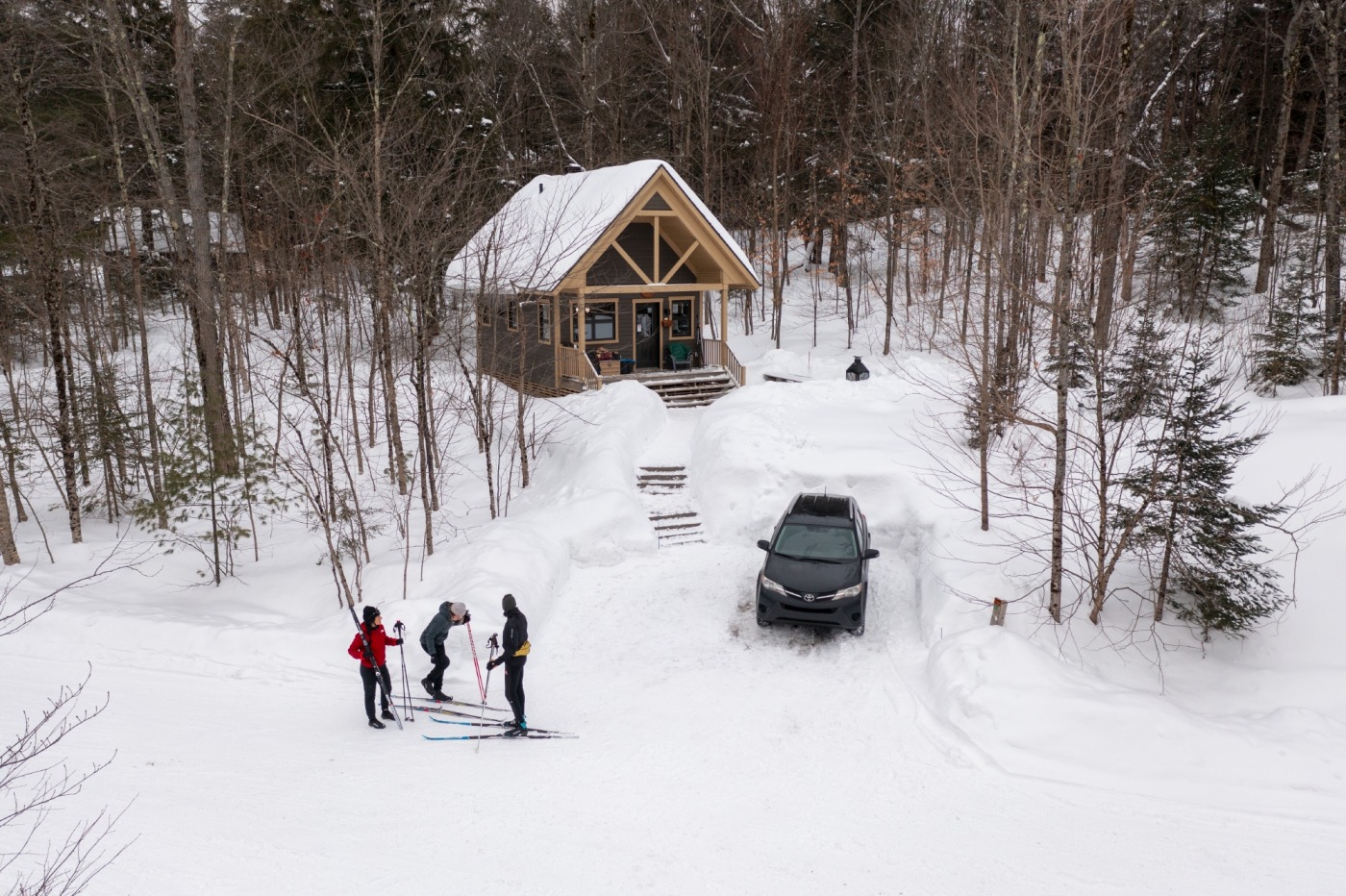 Vu de l'extérieur d'un chalet du Parc national du Mont-Orford