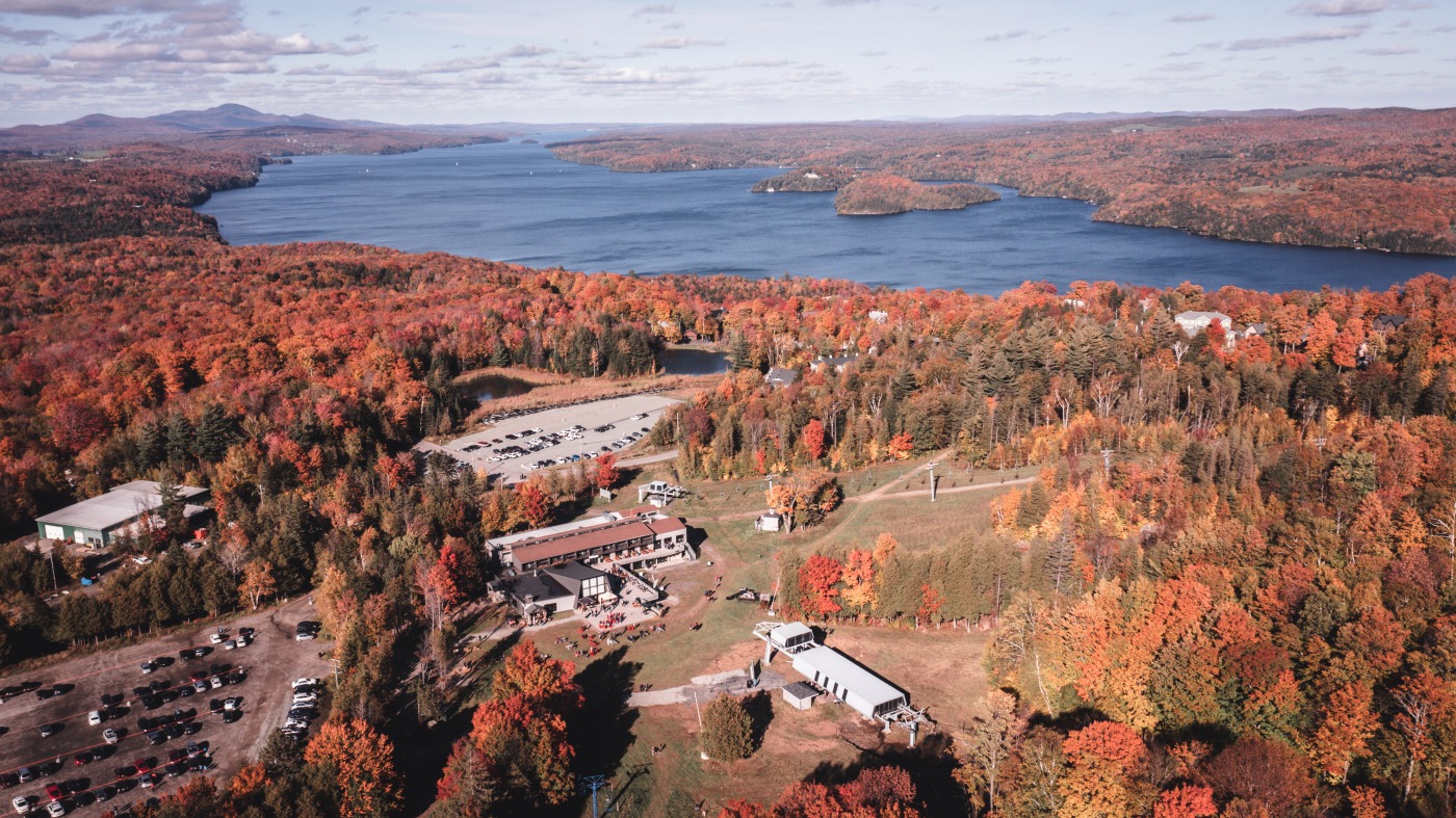 Vue du sommet du mont Owl's Head en automne.