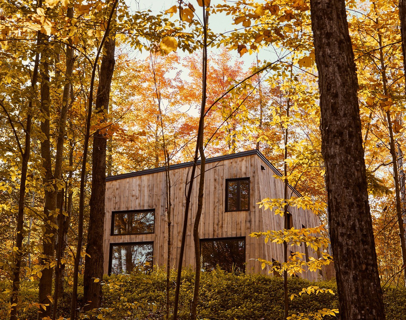 L'un des chalets du Vertendre en automne.