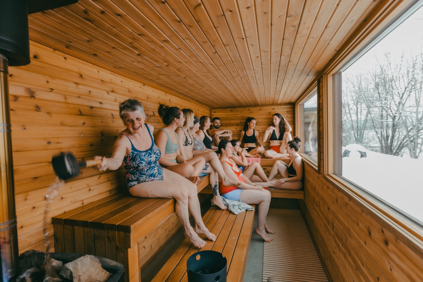 Personnes profitant de l'un des saunas de Solstice Sauna