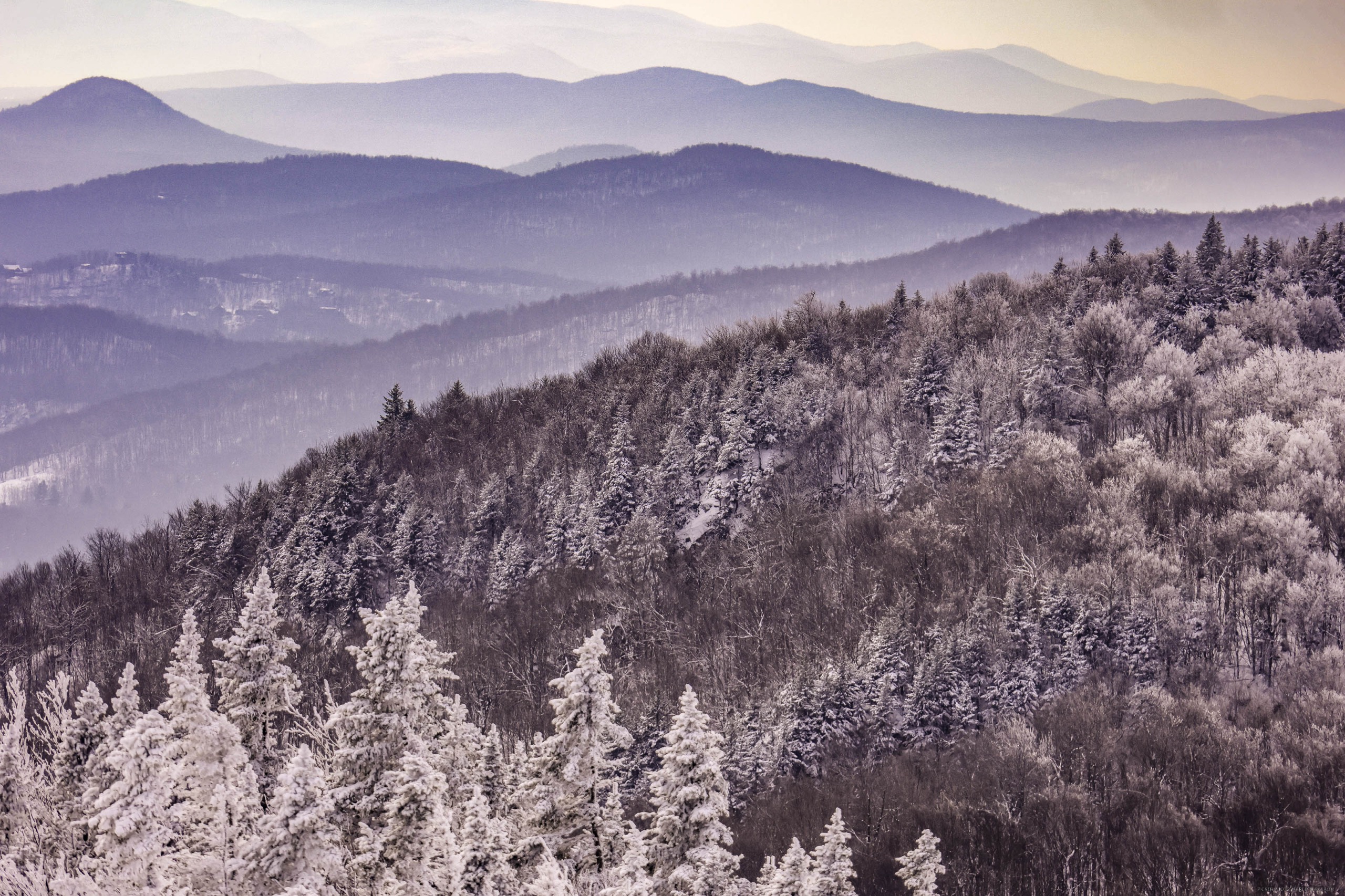 Vue sur les montagnes de la région de Memphrémagog.