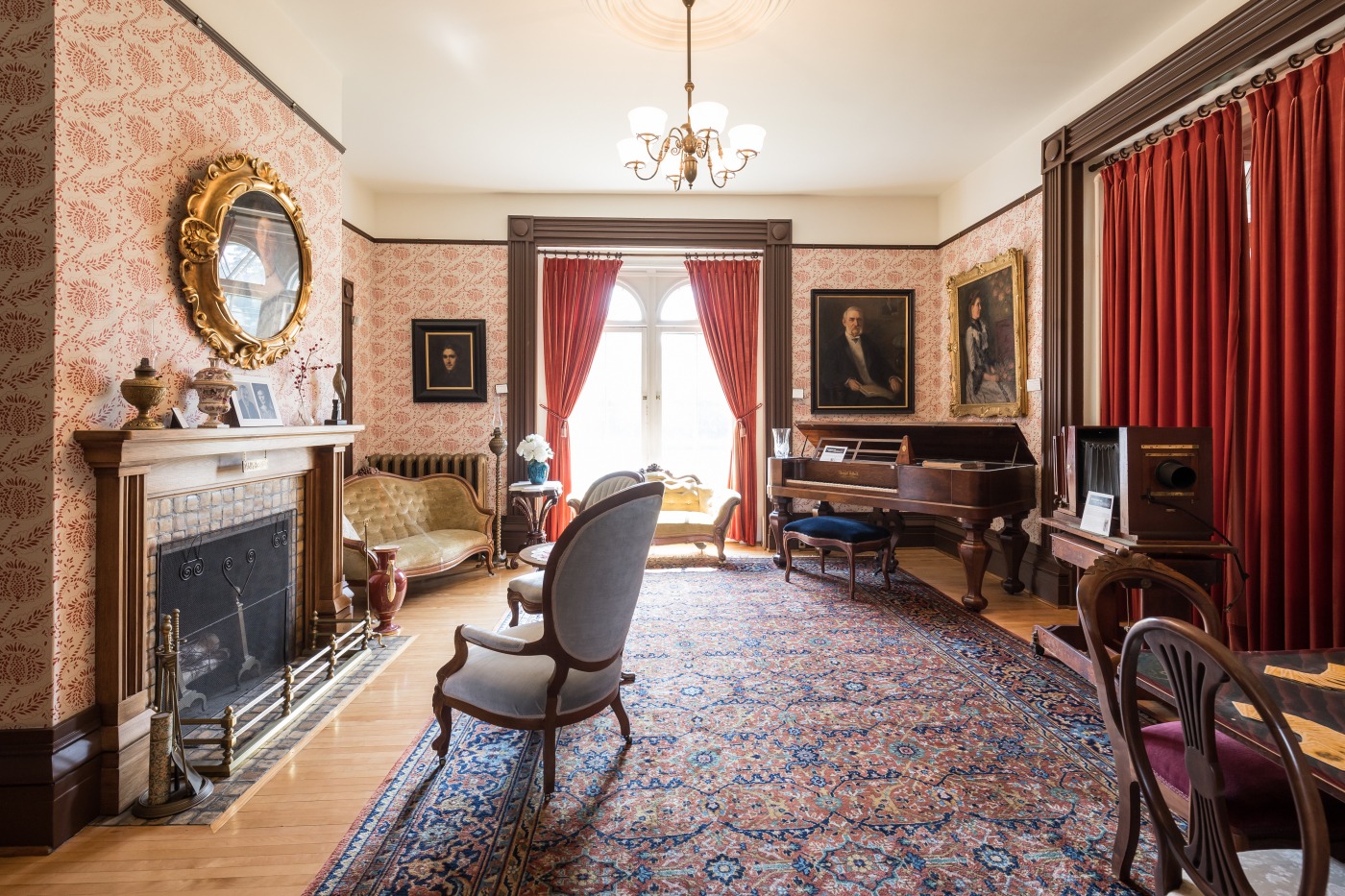 Intérieur du salon du Musée Colby-Curtis de Stanstead.