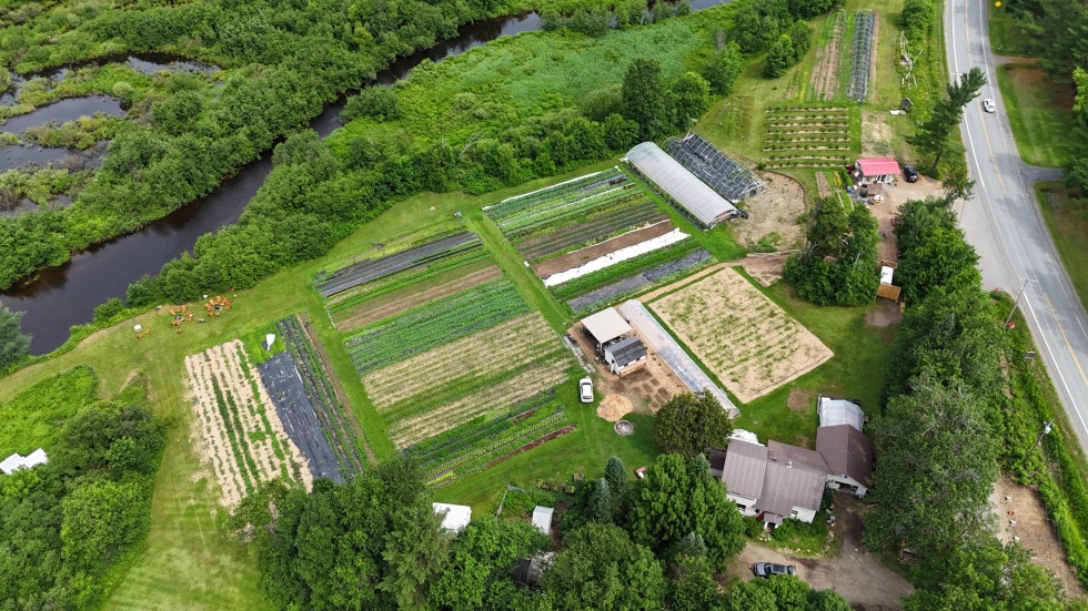 Vue aérienne des Jardins Bolton à Bolton-Est dans Memphrémagog.