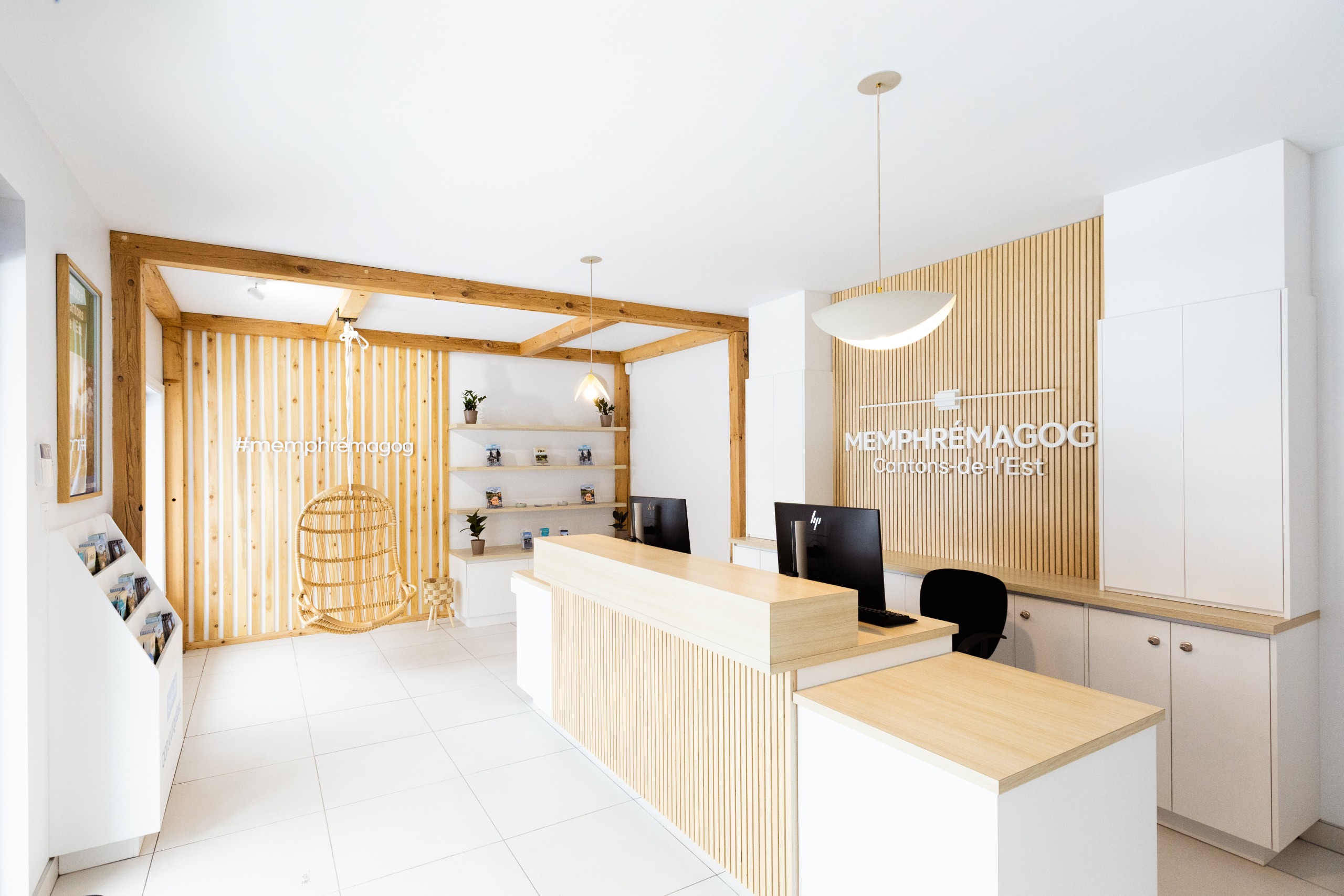 Intérieur du nouveau bureau d'information touristique de Memphrémagog